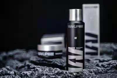 頭發如何保持干爽蓬松？暢醒噴霧發蠟給你答案